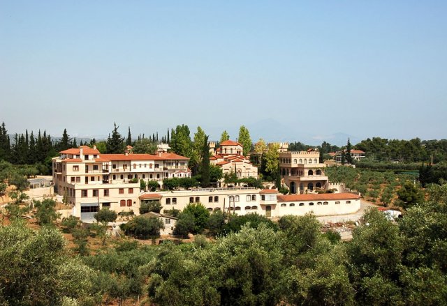 02. Νοτιοανατολική ἄποψη τῆς Μονῆς.